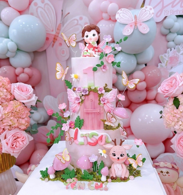 Bánh Kem Tạo Hình Bé Gái